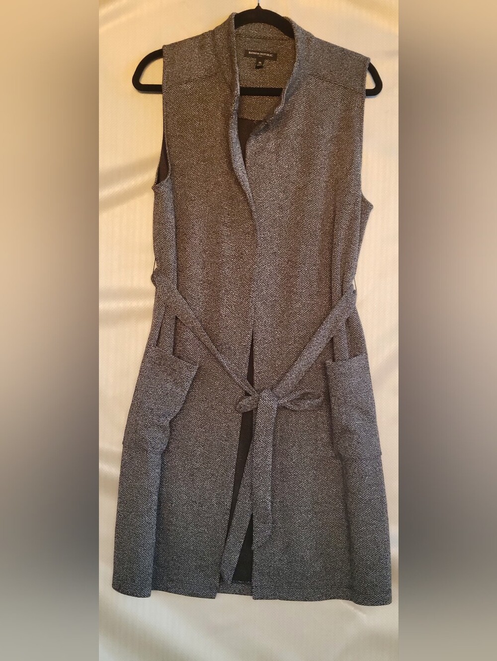 Banana Republic Sleeveless Wrap Cardigan in Charcoal Gray